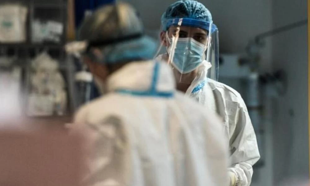 Τζανάκης: «Η μετάλλαξη Δ' καλπάζει, αν τώρα ήταν χειμώνας θα επιβαλλόταν «λοκντάουν»